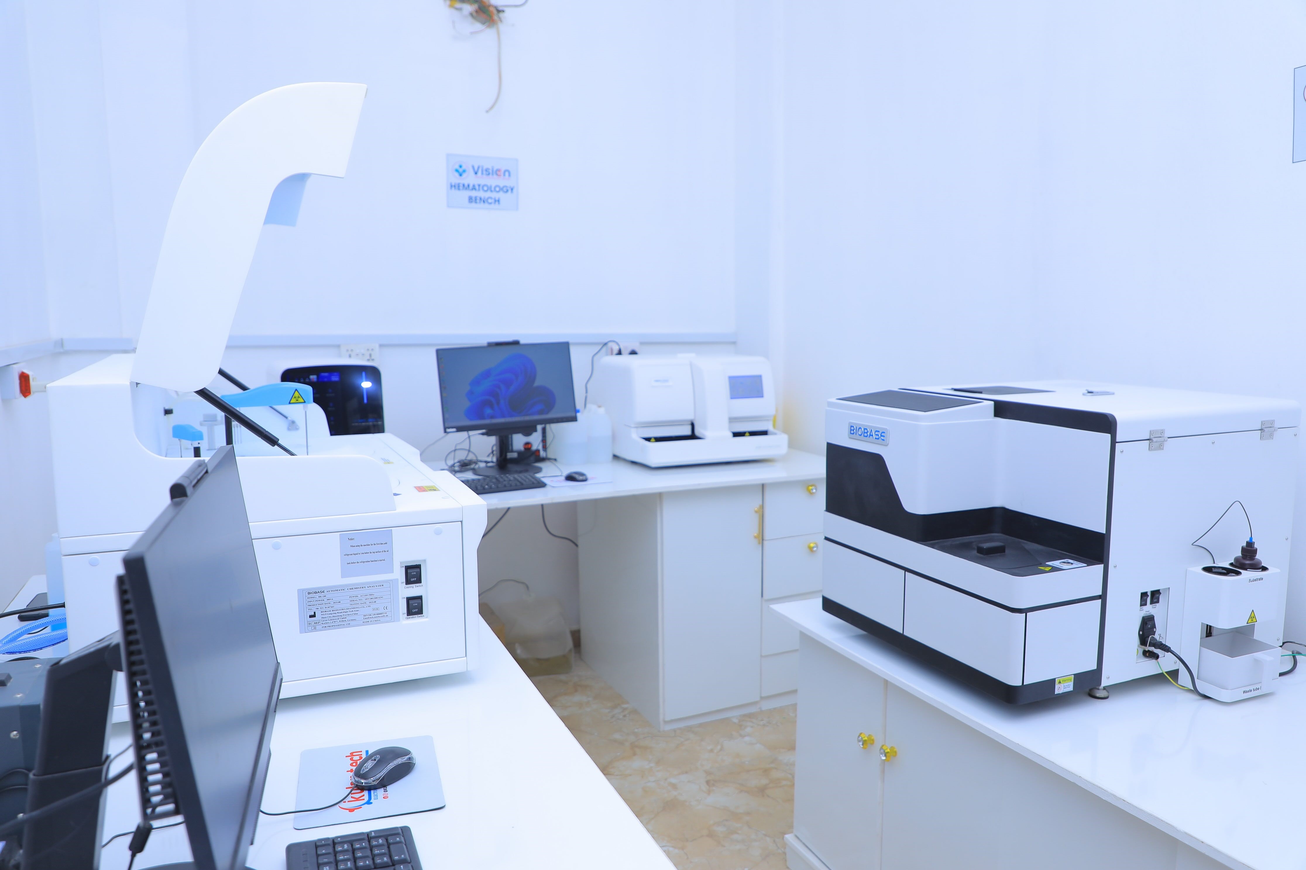Automated Laboratory Workstation Equipment